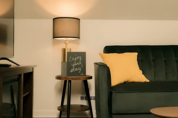 Stylish City Hideaway | Modern 1BD for Corporate Travellers