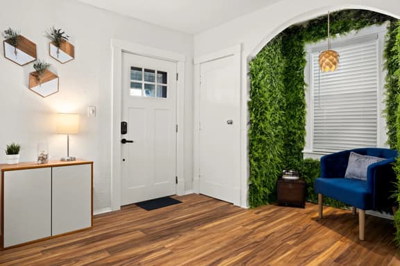 The Heights Hideaway: a Spacious 2BR Gem