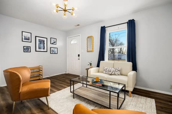 The Modern Elm Escape: a cozy 2bd in the Heights