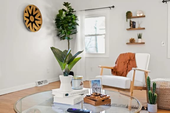 The Record Lounge - a Trendy 2BD