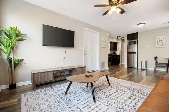 Urban 1BD moments away from DT Peoria